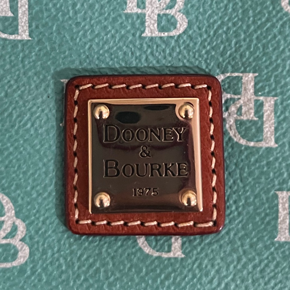 NWOT Dooney & Bourke Wristlet - Picture 4 of 4